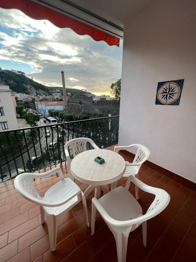 Sorrento Home E Flat Park And Pool Bagian luar foto